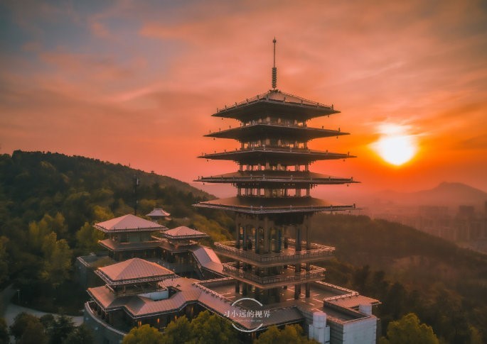 航拍杭州余杭区临平地标建筑-东来阁夜景