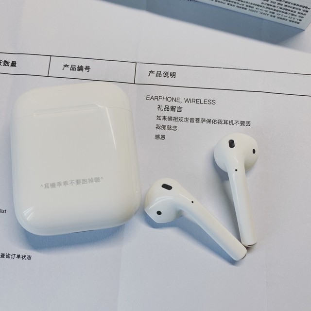 刚入手的airpods2官网刻字