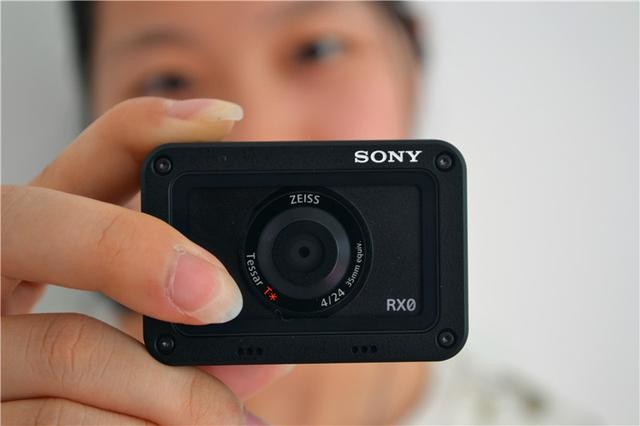 麻雀虽小,五脏俱全,索尼迷你黑卡rx0便携数码相机