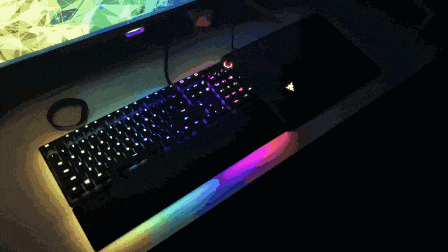 好马配好鞍,雷蛇猎魂光蛛精英版让你的桌面流光溢彩