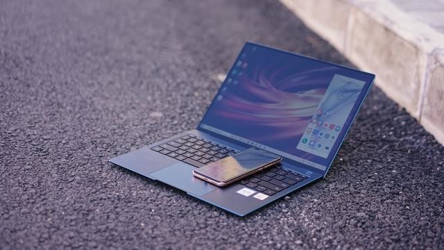 华为matebookx,华为matebook充不进电 手机装进电脑里 华为matebook x pro