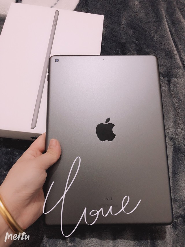 新鲜热辣的ipad2019刚收到立马开封