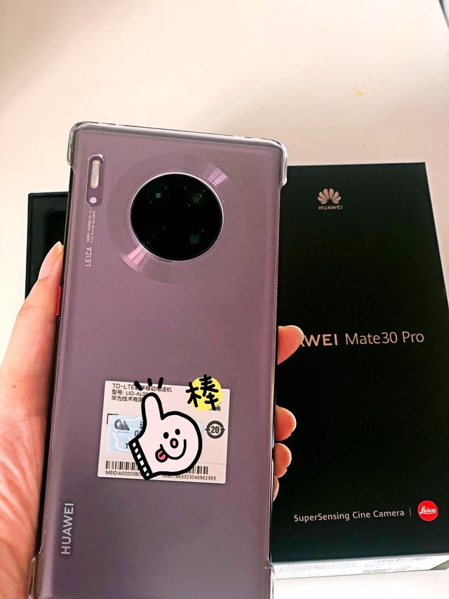 华为mate30紫罗兰,华为mate30紫罗兰图片 紫罗兰色华为mate30pro被她的颜值吸引了