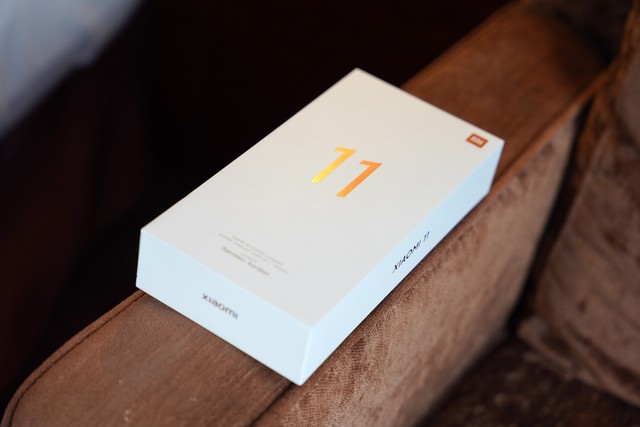 小米11真机图赏:素皮版是最爱,蓝色版也吸引眼球
