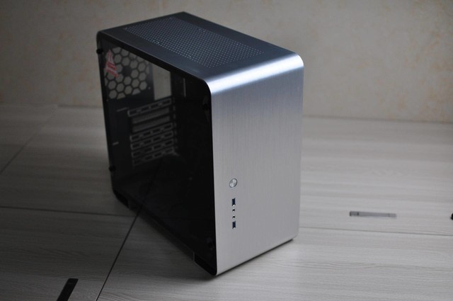 买不起mac pro,我把家里电脑换了个银色新机箱