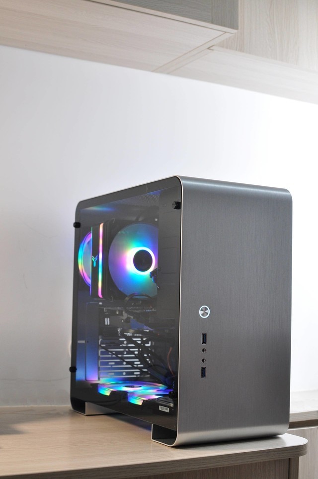 买不起macpro我把家里电脑换了个银色新机箱