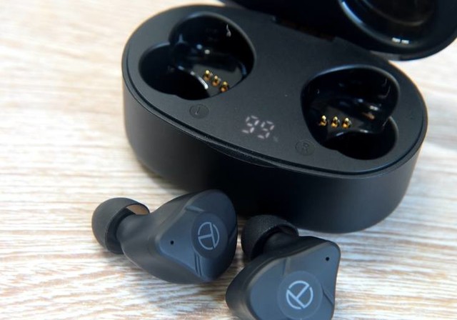 一圈二铁的实力出圈 简评声学trn t300真无线蓝牙耳机
