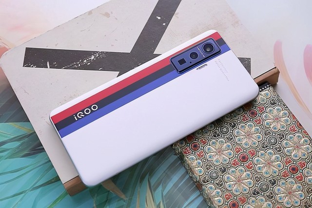 iqoo5pro传奇版图赏手机圈的速度与激情