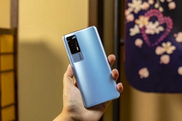 先来认识一下iqoo neo5,"独显"双芯新机