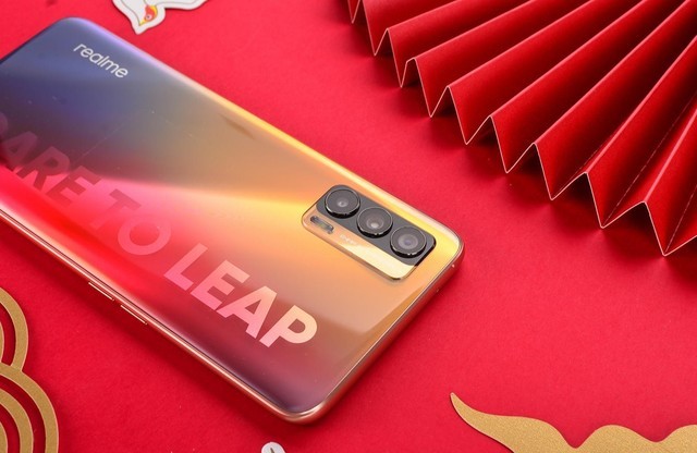 手机圈的轻装上阵2.0?realme真我v15-中关村在线头条
