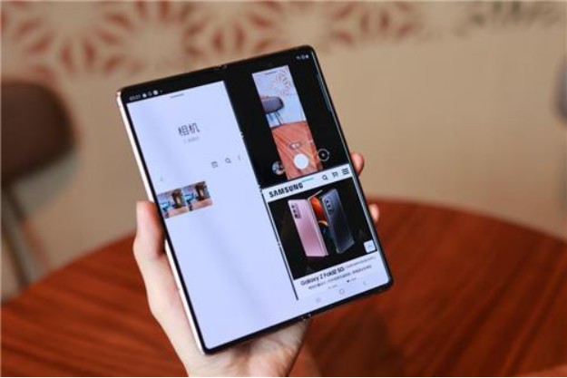 三星折叠屏手机fold,三星折叠屏手机fold2 不止折叠,三星galaxy z fold2 5g还更新了当代人的生活方式