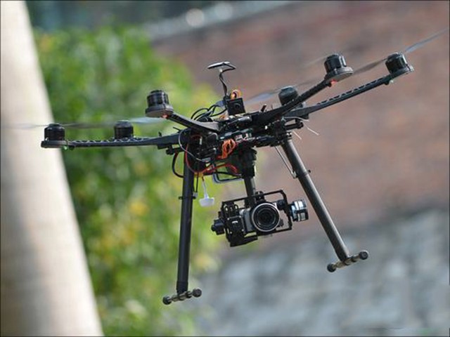 航拍六翼飞行器享受腾云驾雾的感觉