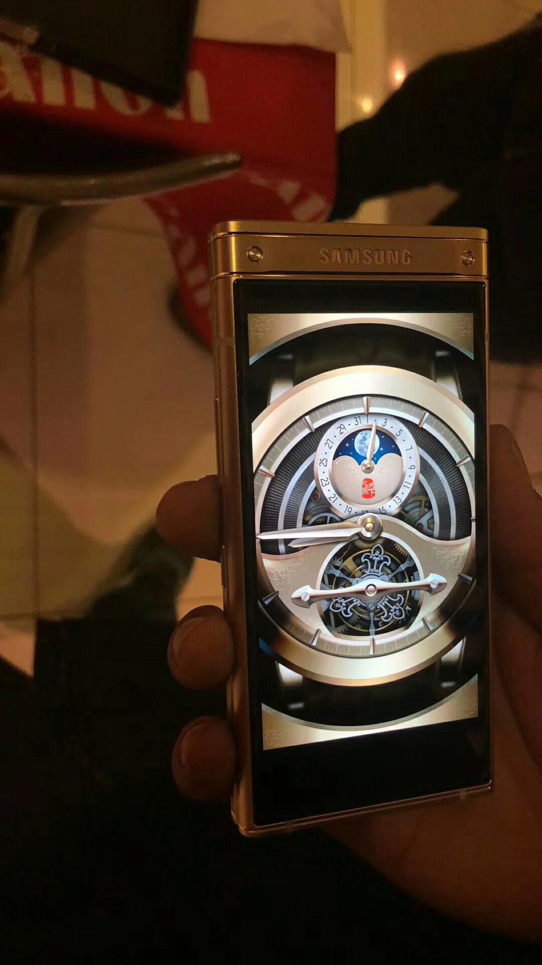 以旧换新分期付款 三星W2018黄金现价8000