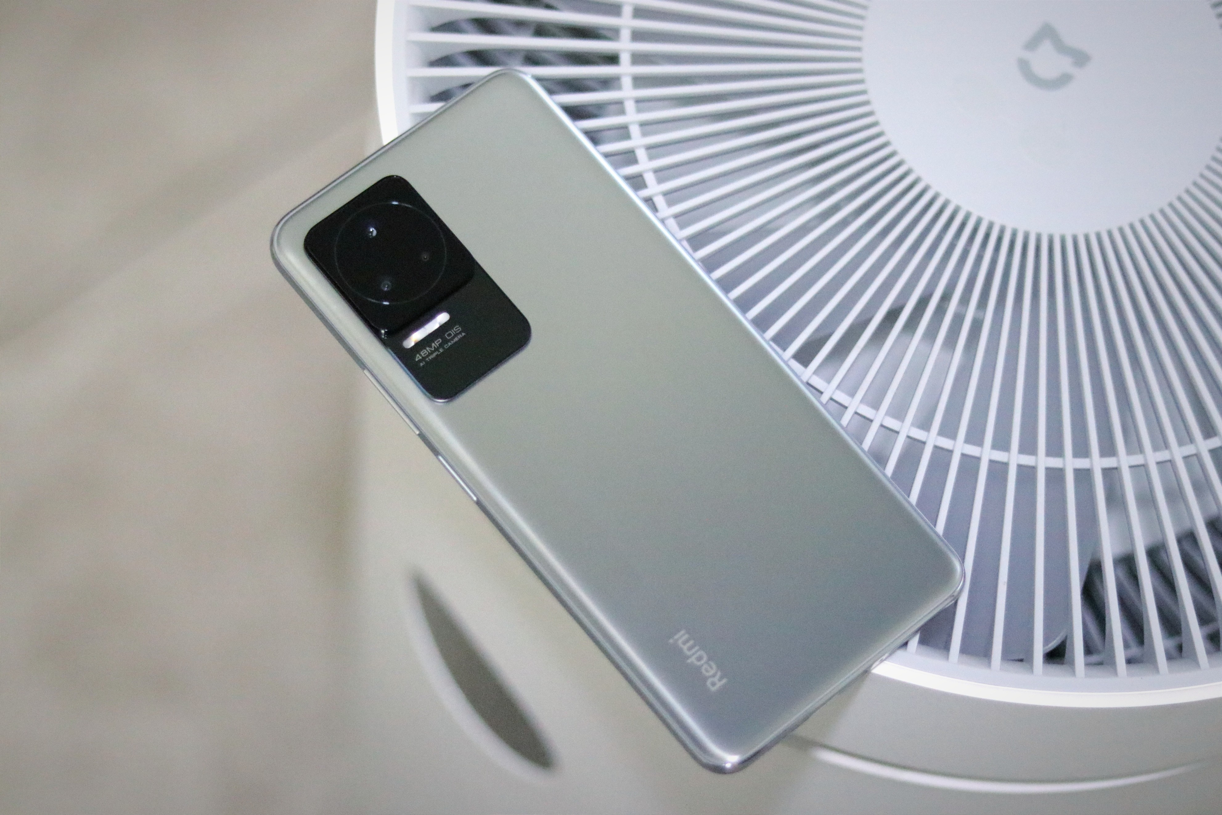 其它配置方面,redmi k50后置搭载4800万像素索尼imx582主摄,支持ois