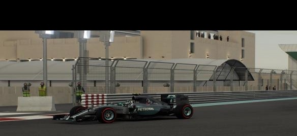 如何快速上手《F1 2015》的操控与画面设定？