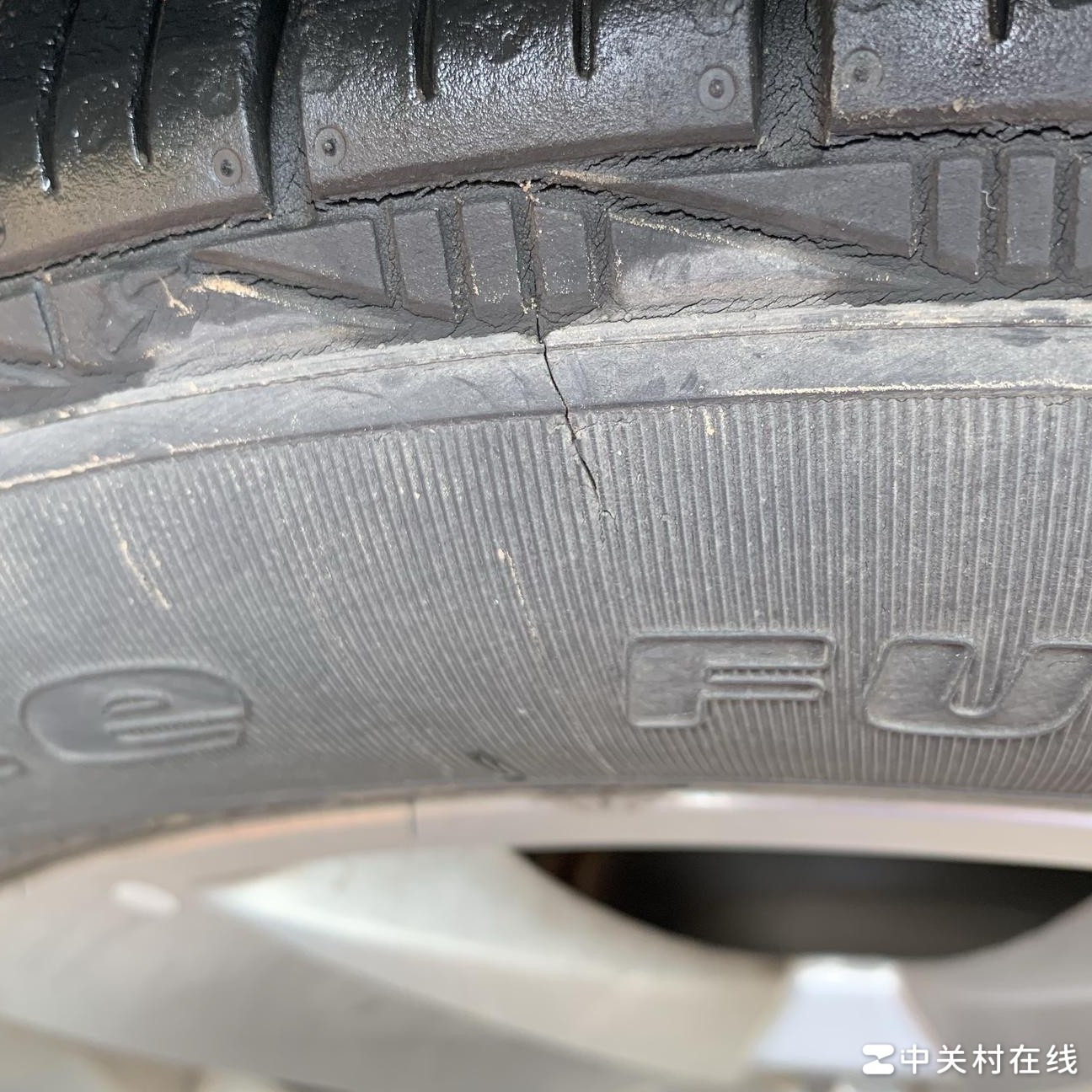 轮胎这样还用换吗？
