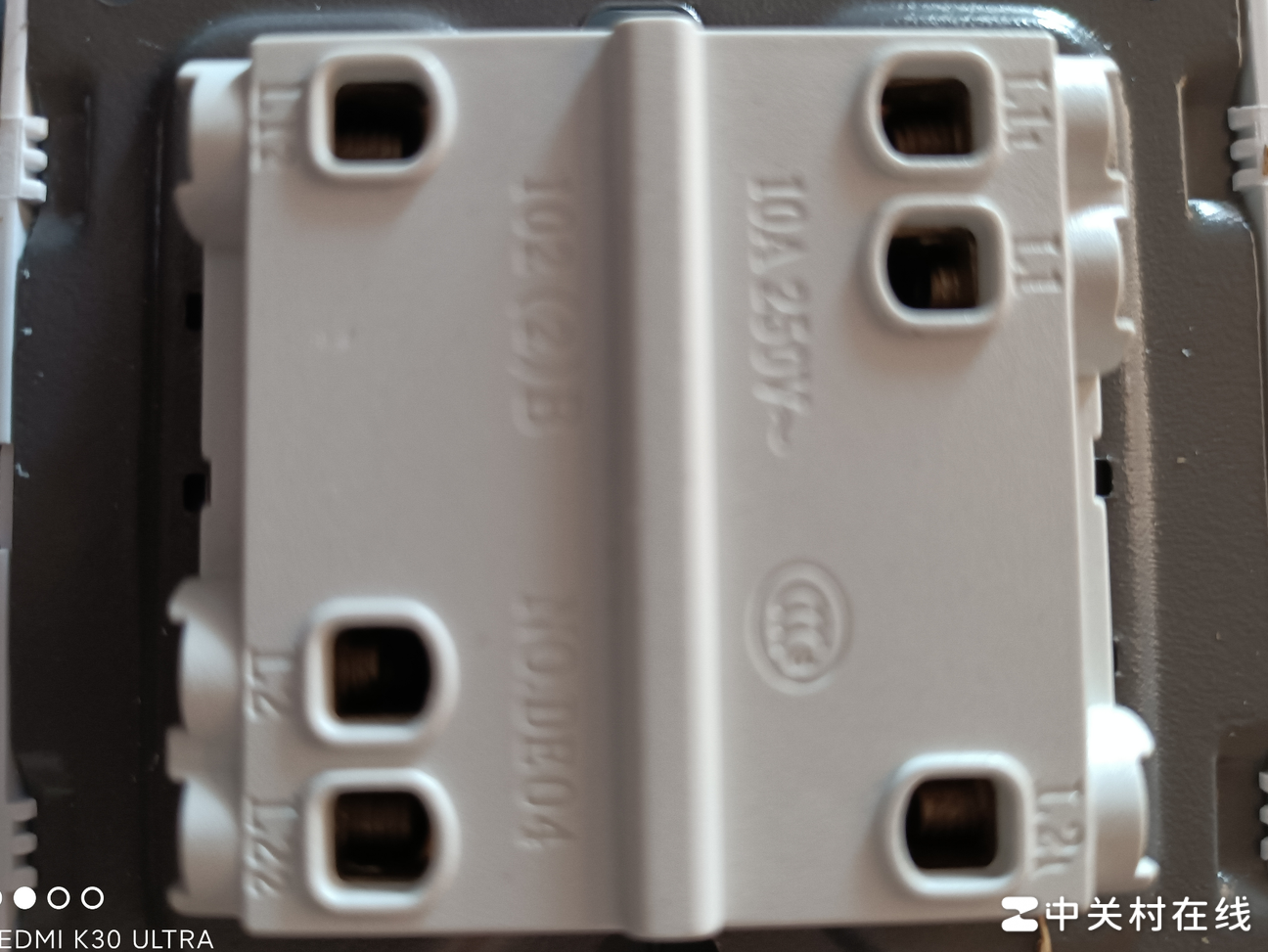 双开关控制两盏灯接线方法