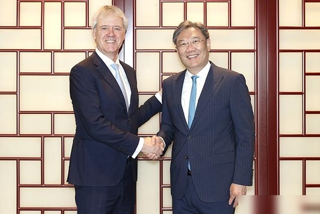 王文涛密集会见外企释放开放信号