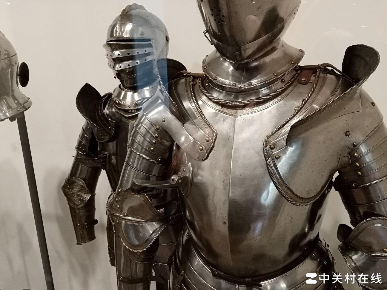 板甲胸口把手用途解析