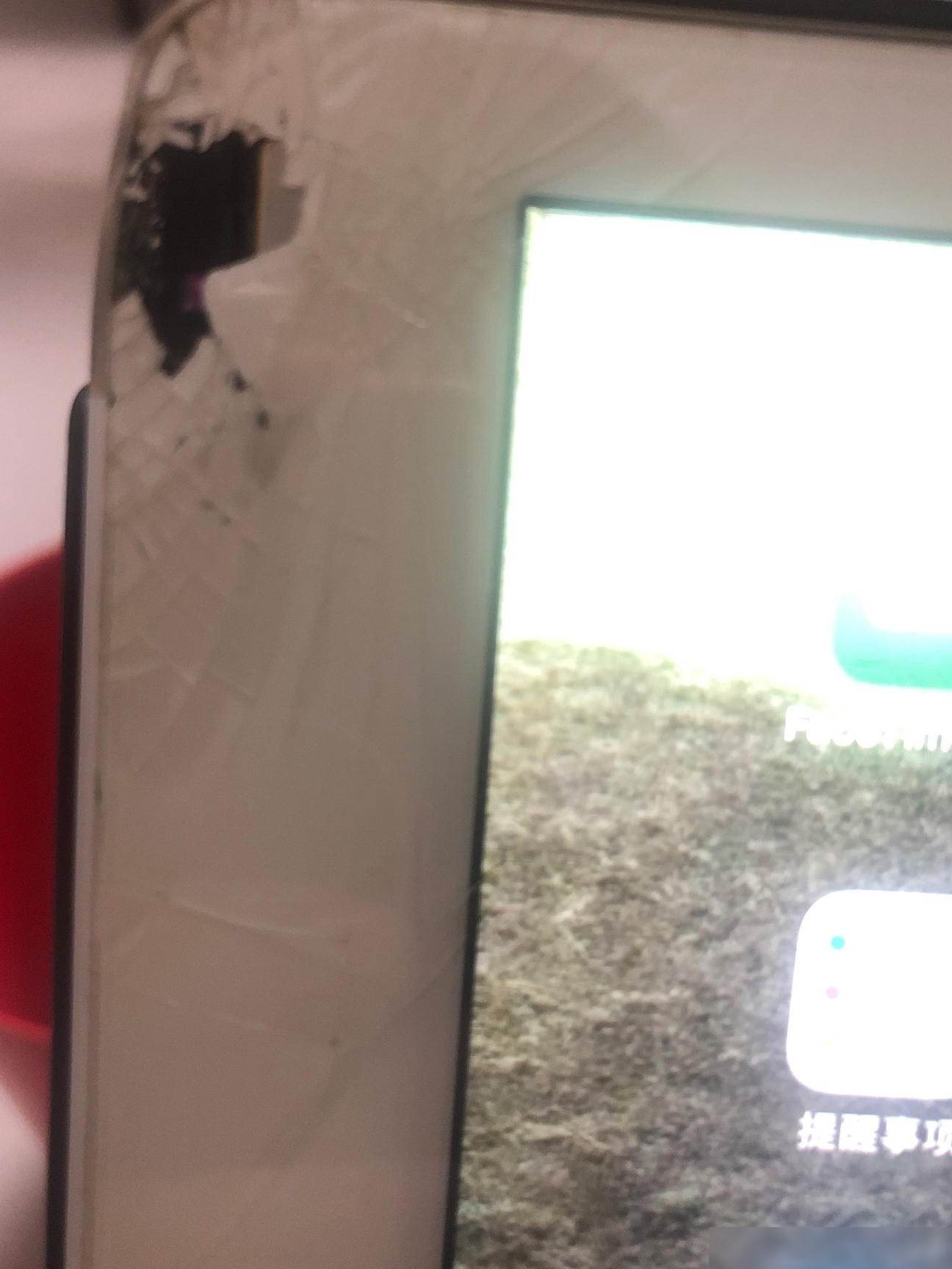 iPad摔裂了，还能修吗？