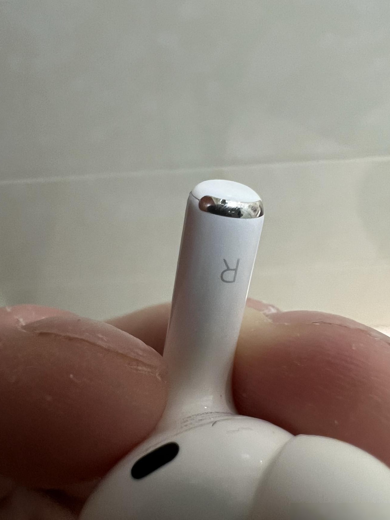 AirPods Pro充电触点凹坑问题