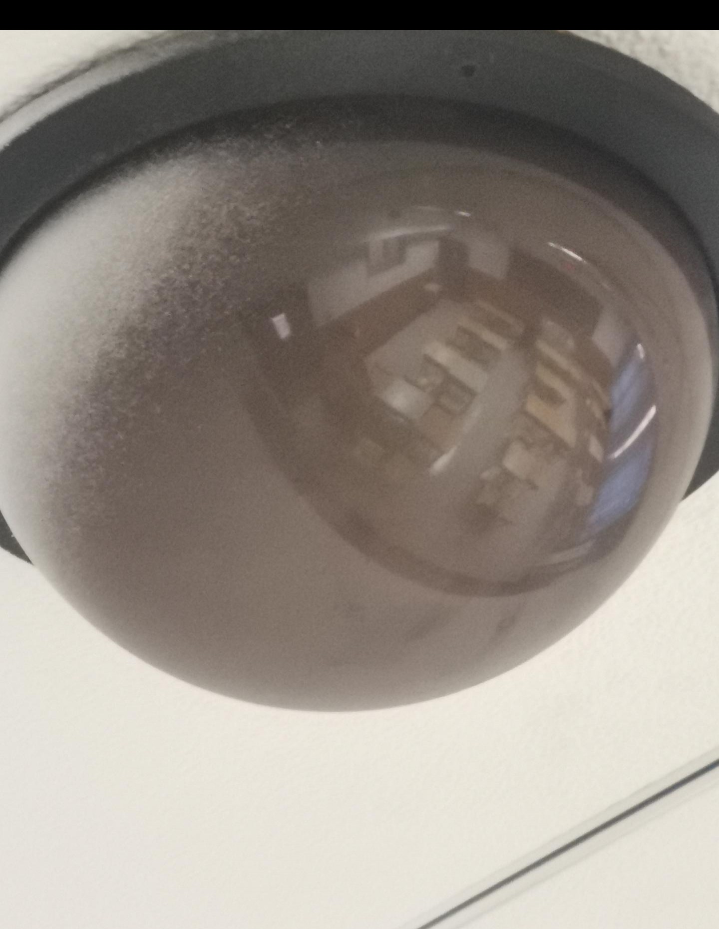 天花板黑色半球形物品揭秘