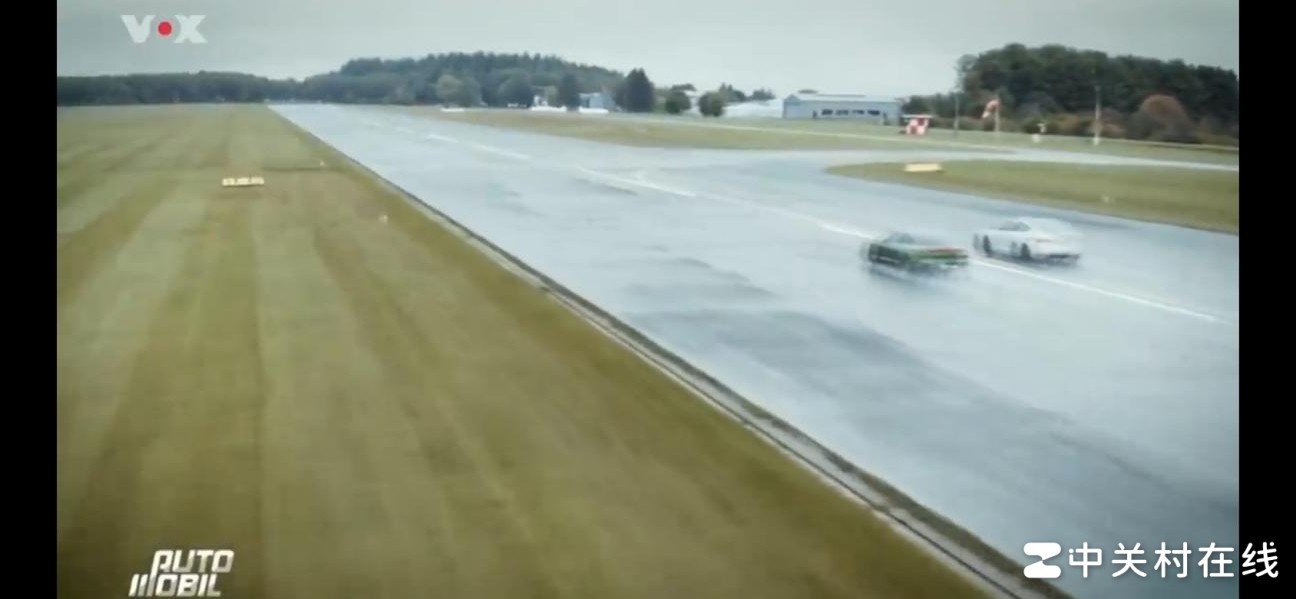 Taycan直线加速胜Model S