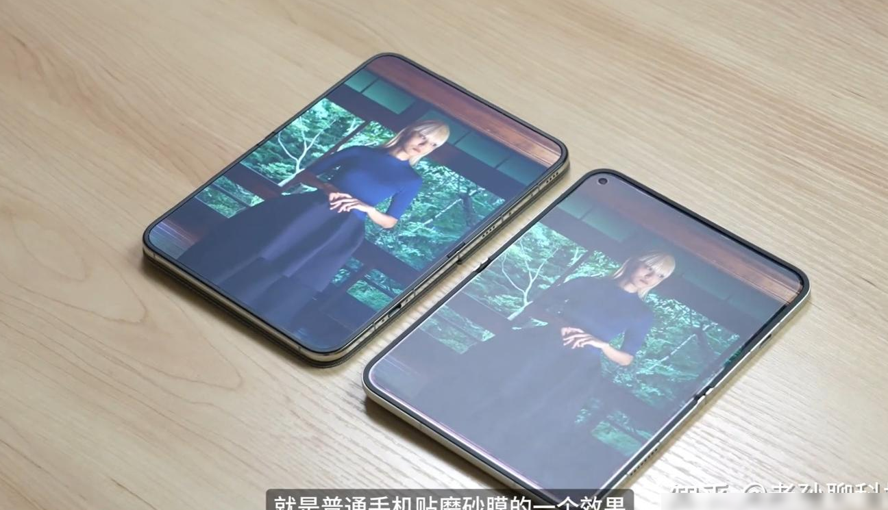 钟文泽贴膜对比iPhone Duo折痕