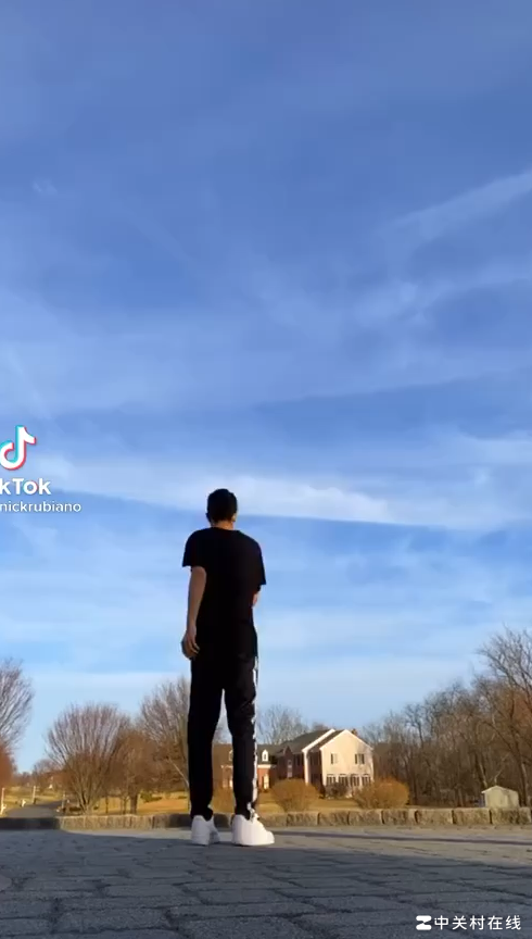 这个BGM叫什么名字？