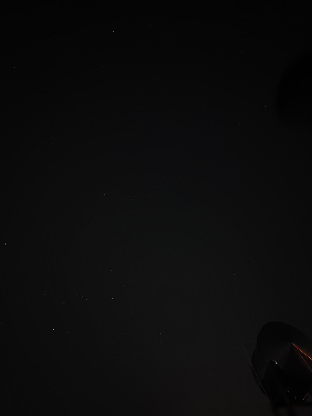 手机夜拍星空泛蓝原因