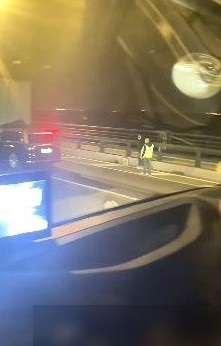 华为问界M9追尾事故引热议