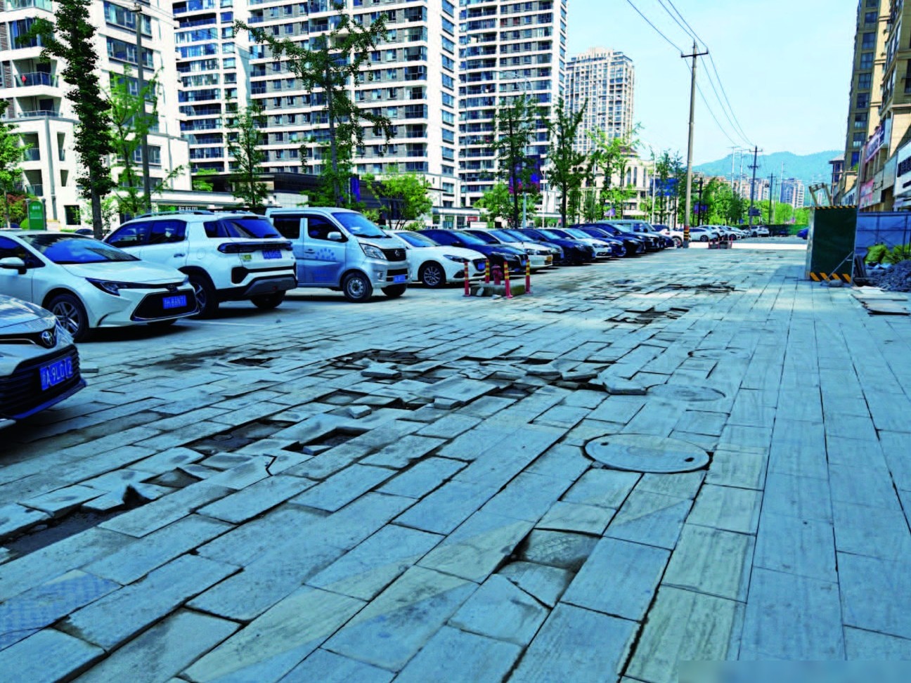 地砖为何不换沥青或透水混凝土