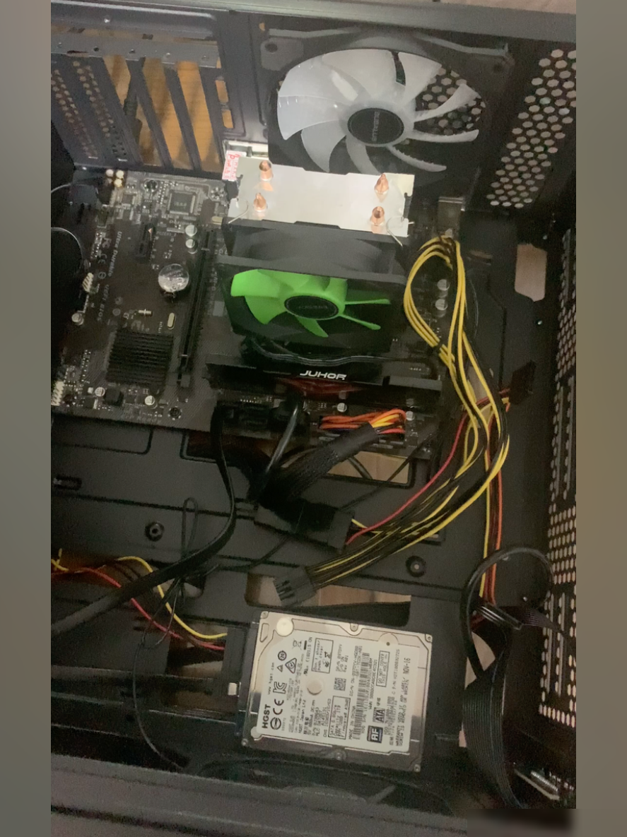 显卡CPU风扇转但无显示