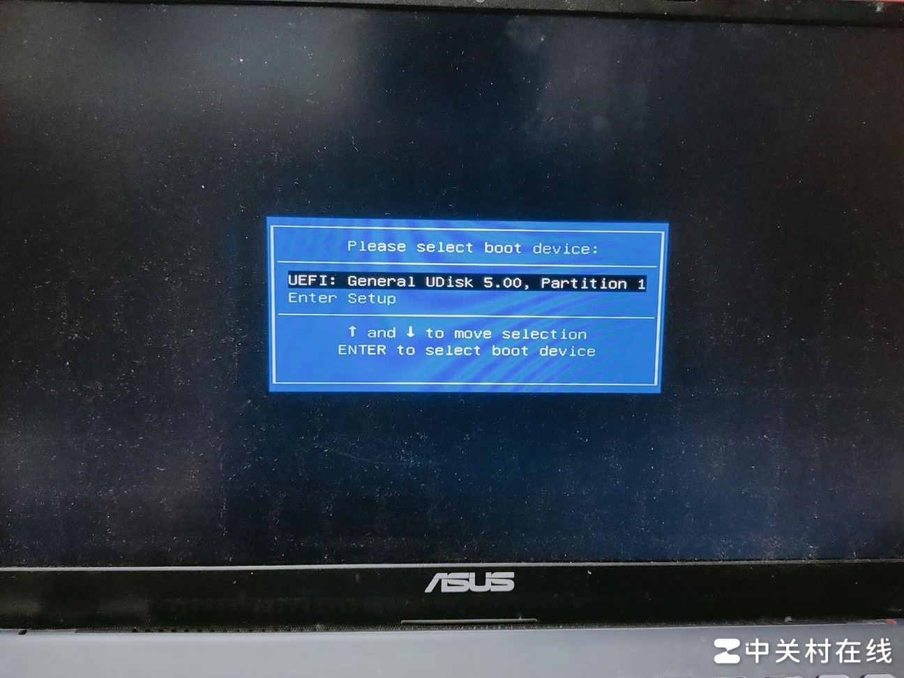 U盘启动卡在刷新界面