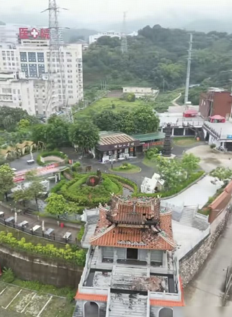 龙须殿遭紫雷击中之谜