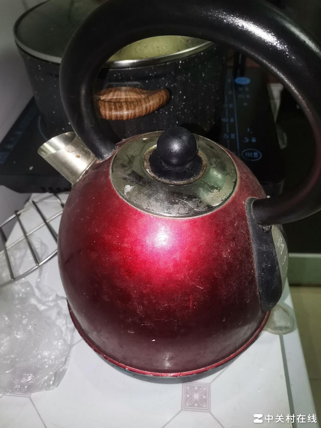 热水壶现大塑料件，两年有无害？