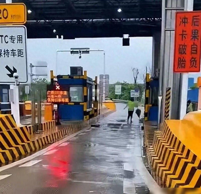 收费站私设破胎器引质疑