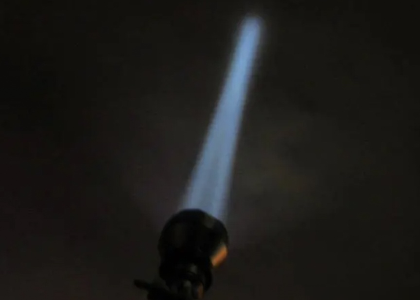 光柱为何在夜空中消失
