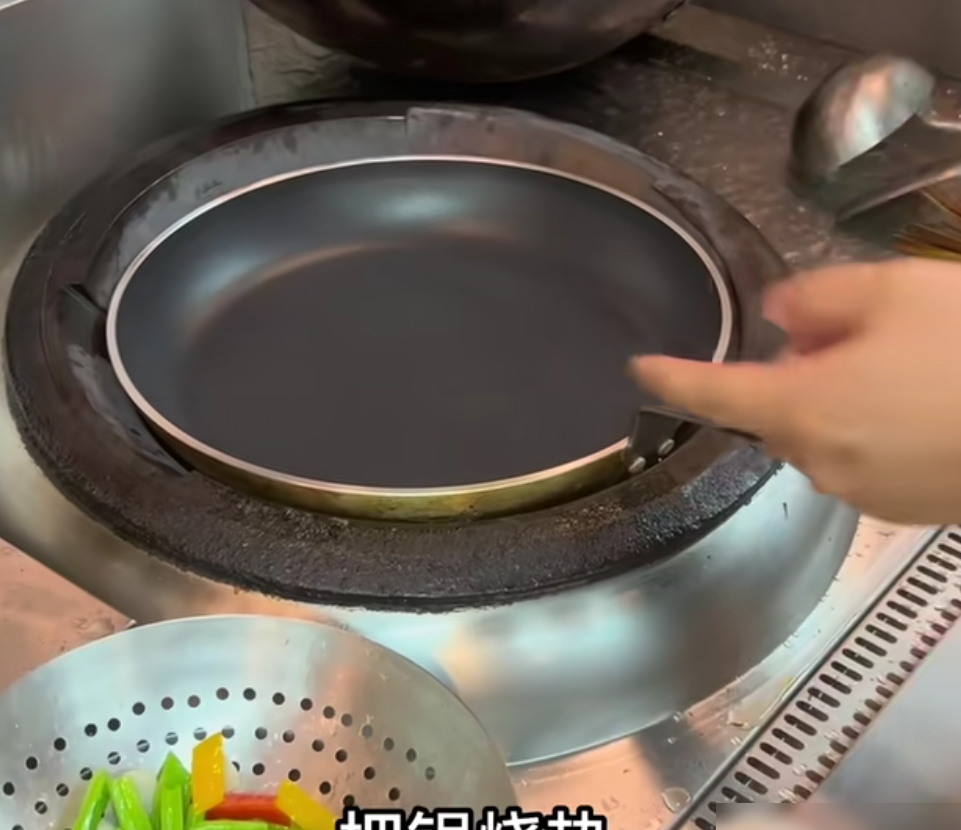 特氟龙不粘锅炒菜安全吗