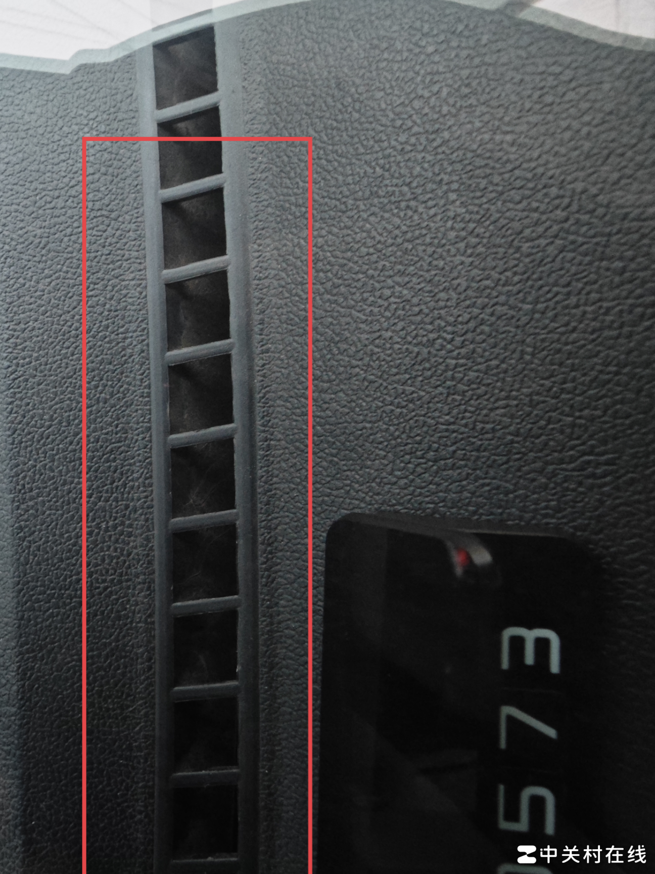 挡风玻璃下口子掉胶片有危险吗