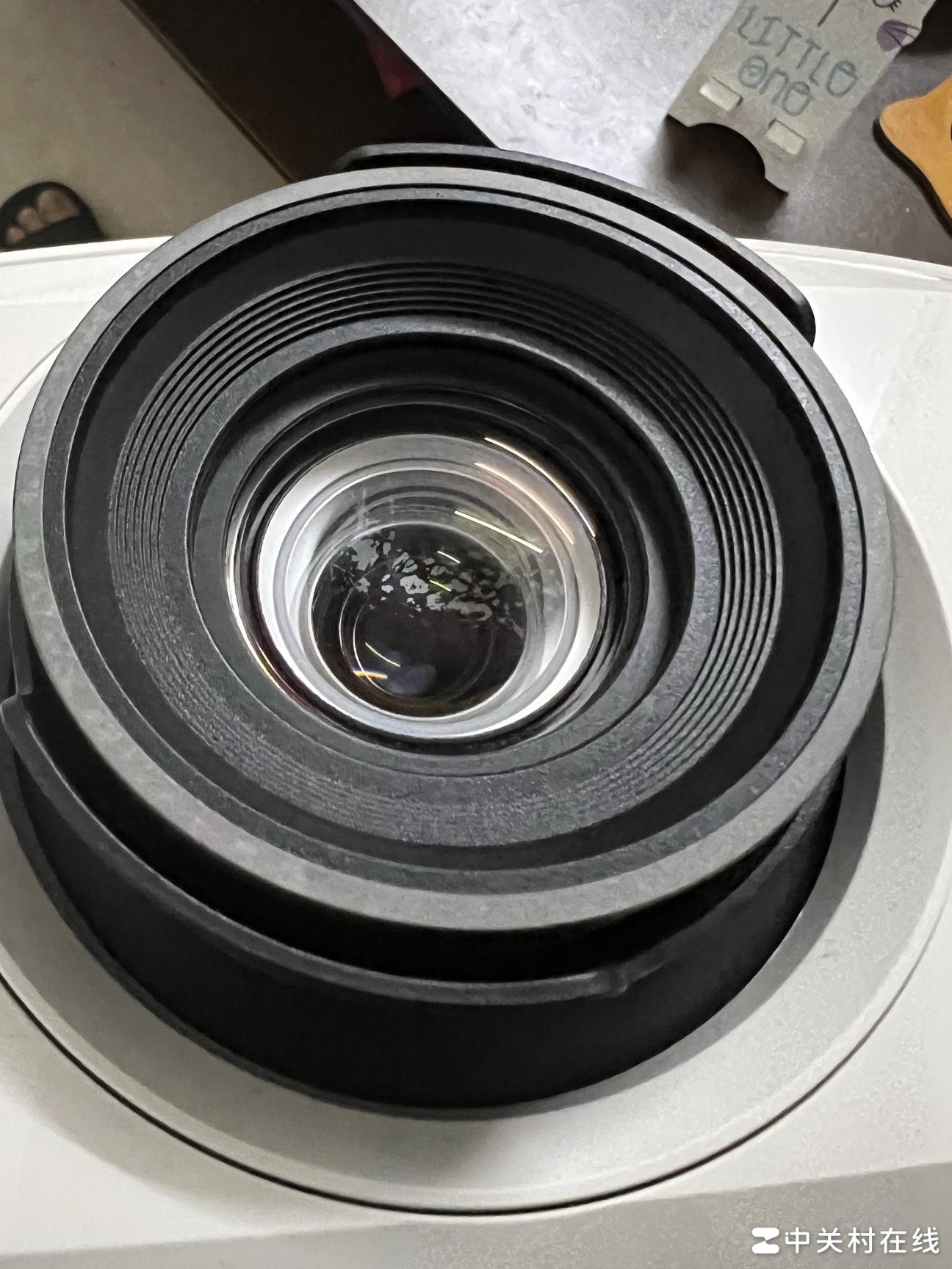 投影仪镜头上的顽固污渍