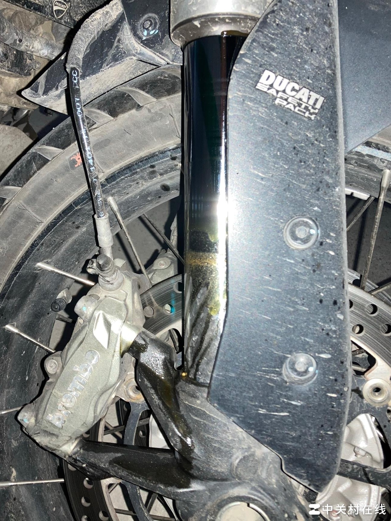 摩托车前减震漏油该换啥？