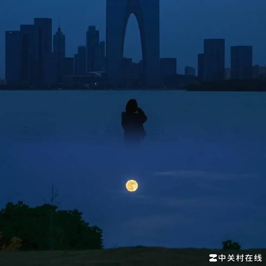 请帮我P掉头像中的女生