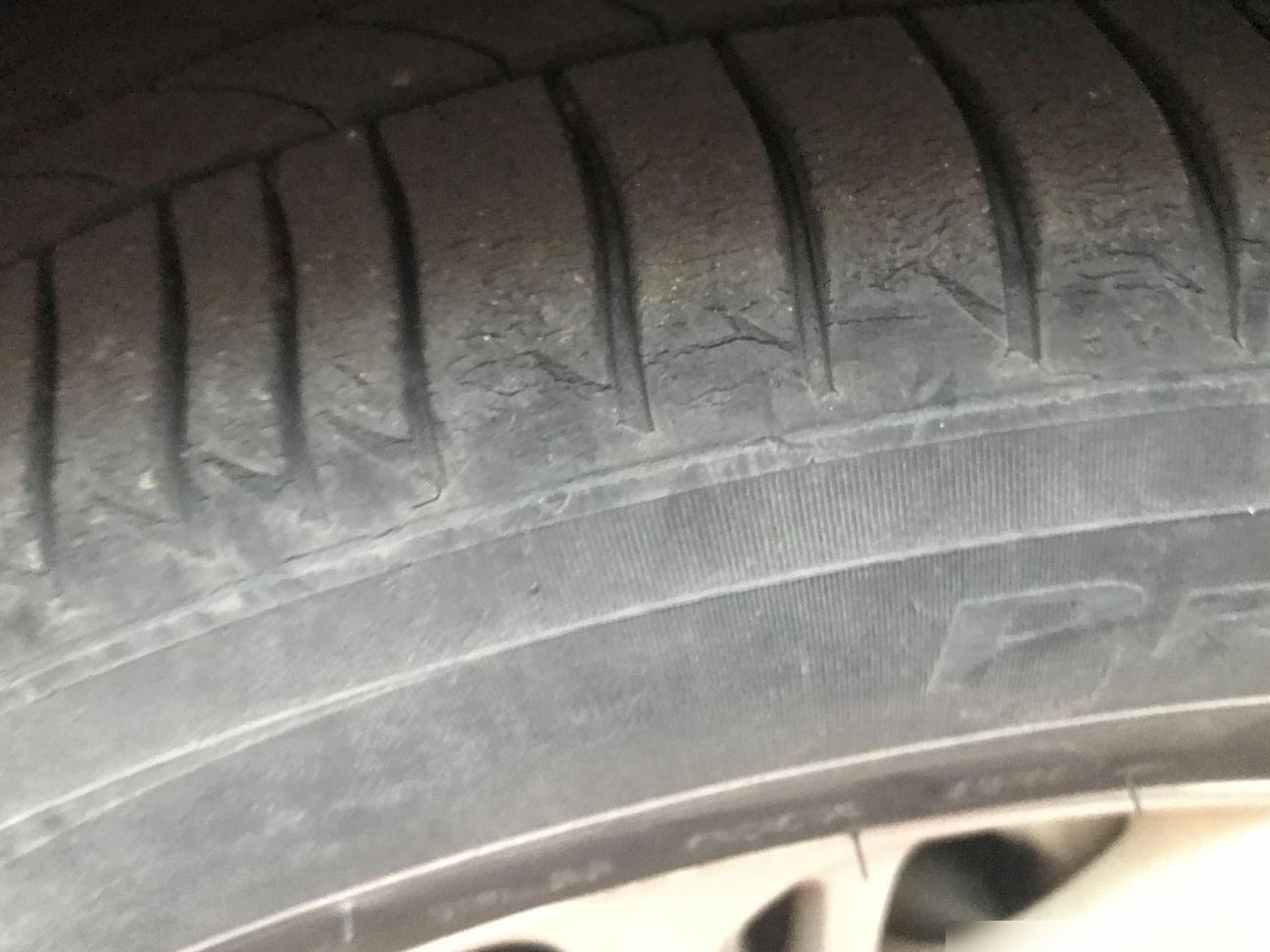 轮胎是否需要更换？