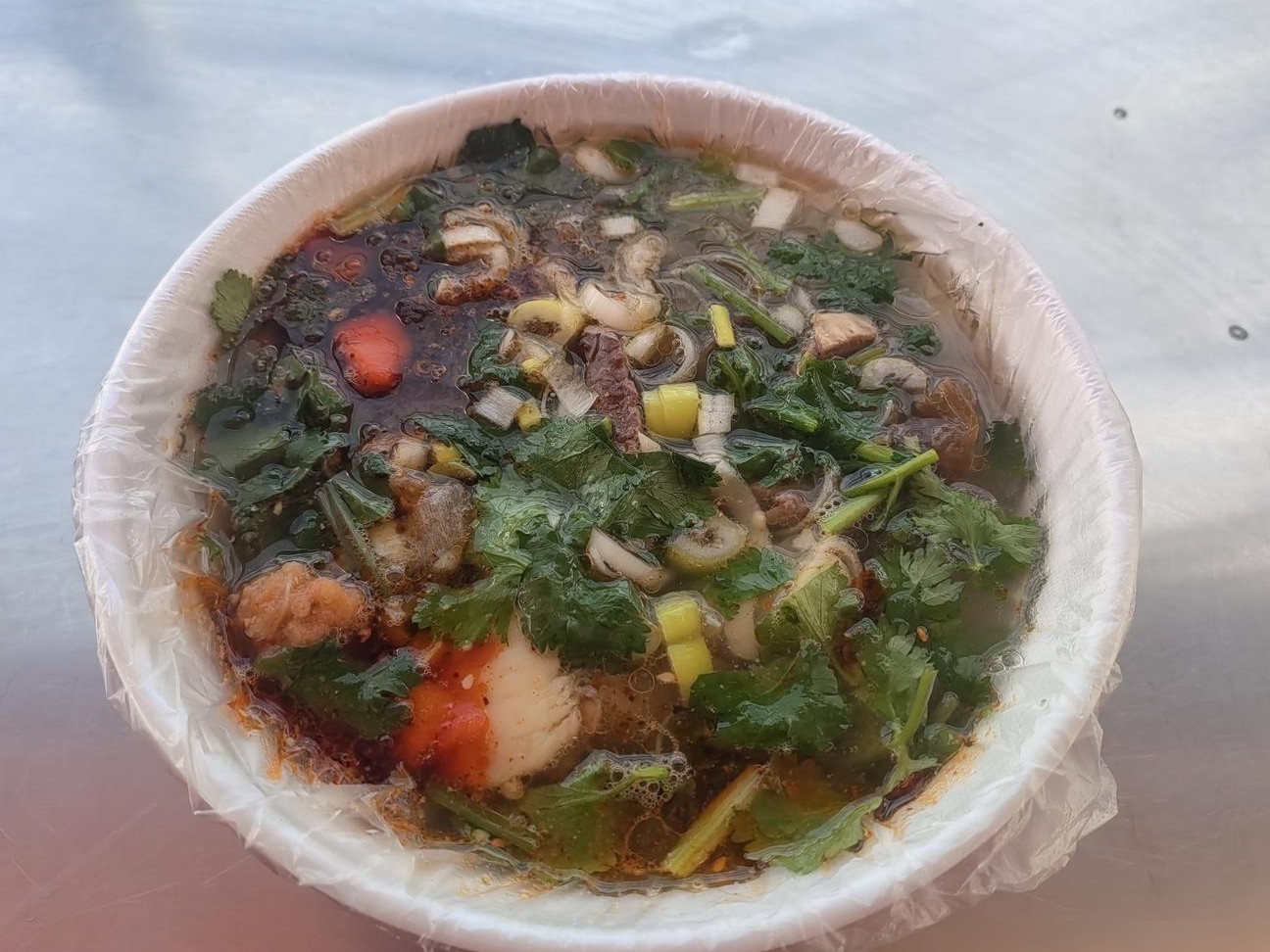 饭店碗上套塑料袋为哪般？
