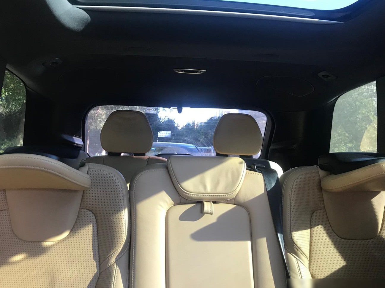 沃尔沃XC90折叠头枕作用