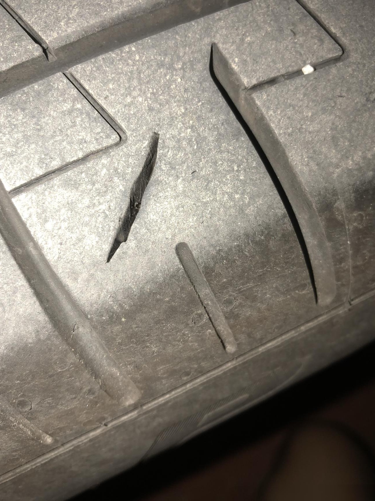 轮胎被戳破，必须更换吗？