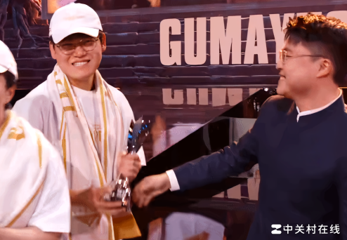 Uzi缺什么？职业巅峰之问