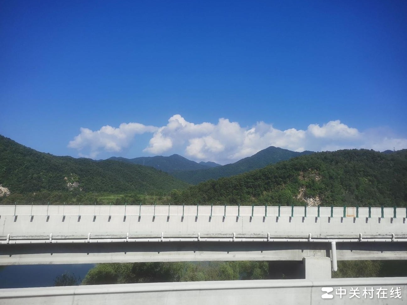 逃离喧嚣，隐入深山