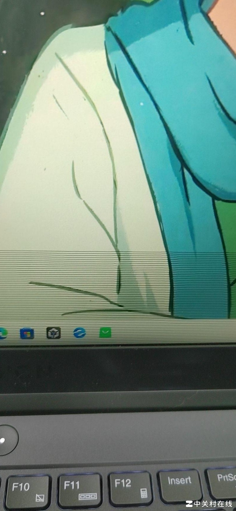 屏幕下半部出现横线原因